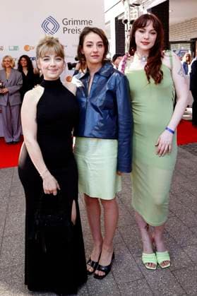 Elsa van Damke, Marie Bloching und Jana Forkel bei der 61. Verleihung des Grimme Preises 2025 im Theater Marl. Marl, 04.04.2025