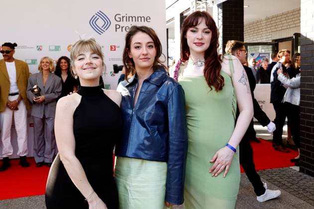 Elsa van Damke, Marie Bloching und Jana Forkel bei der 61. Verleihung des Grimme Preises 2025 im Theater Marl. Marl, 04.04.2025