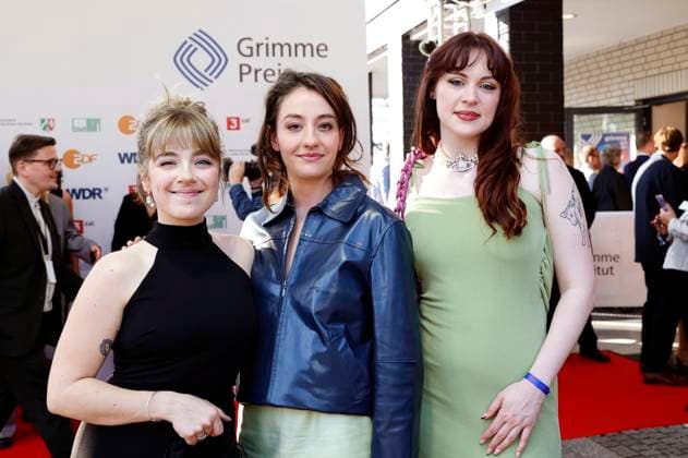 Elsa van Damke, Marie Bloching und Jana Forkel bei der 61. Verleihung des Grimme Preises 2025 im Theater Marl. Marl, 04.04.2025