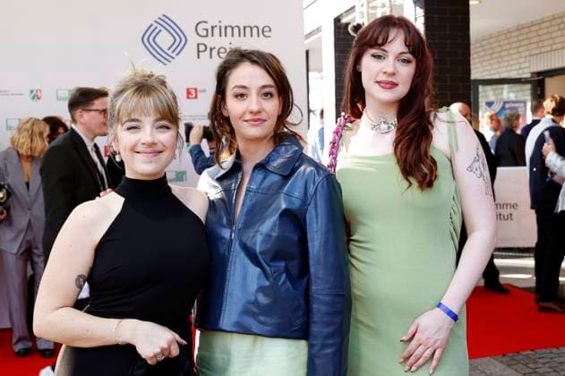 Elsa van Damke, Marie Bloching und Jana Forkel bei der 61. Verleihung des Grimme Preises 2025 im Theater Marl. Marl, 04.04.2025