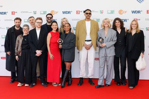 Philipp Weimar, Nikolas Holl, Lucie Schöner, Leonie Haenchen und Paula Menzel mit Team bei der 61. Verleihung des Grimme Preises 2025 im Theater Marl. Marl, 04.04.2025