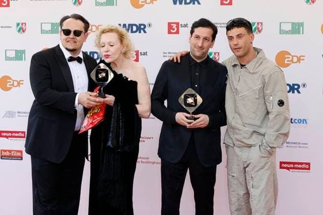 Martin Danisch, Sunnyi Melles, David Hadda und Aaron Altaras bei der 61. Verleihung des Grimme Preises 2025 im Theater Marl. Marl, 04.04.2025