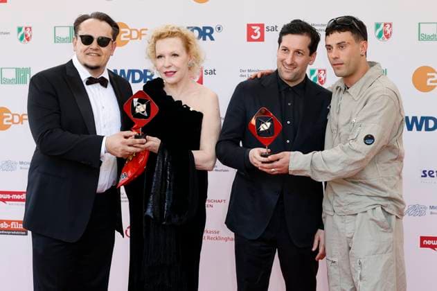Martin Danisch, Sunnyi Melles, David Hadda und Aaron Altaras bei der 61. Verleihung des Grimme Preises 2025 im Theater Marl. Marl, 04.04.2025