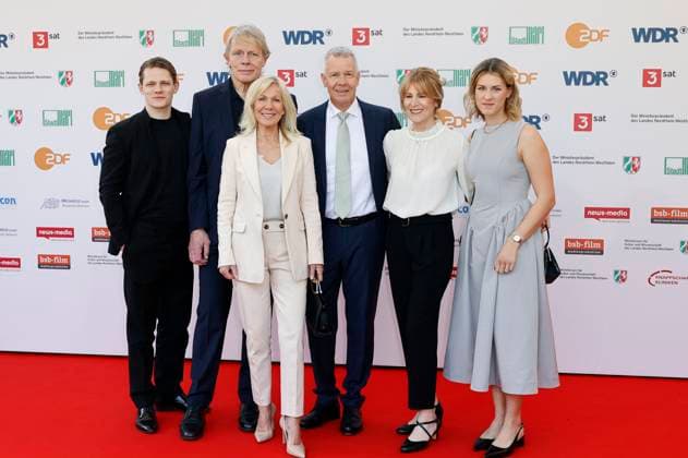 Max von der Groeben, Alexander von der Groeben, Ulrike von der Groeben, Peter Kloeppel, Carol Kloeppel und Geena Kloeppel bei der 61. Verleihung des Grimme Preises 2025 im Theater Marl. Marl, 04.04.2025