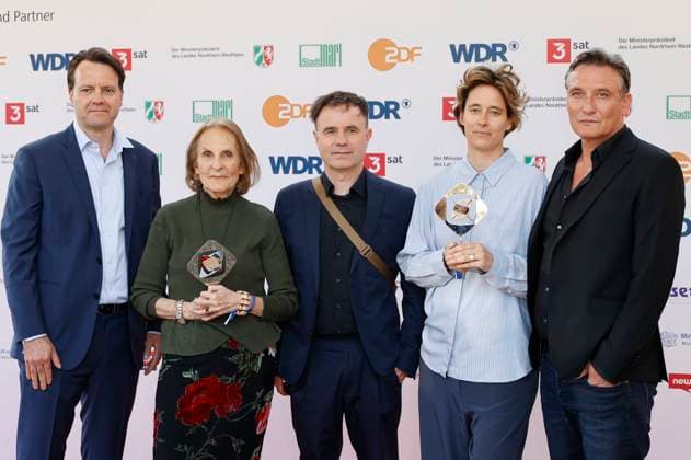 Gast, Gabriela Sperl, Thomas Wendrich, Pia Strietmann und Oliver Masucci bei der 61. Verleihung des Grimme Preises 2025 im Theater Marl. Marl, 04.04.2025