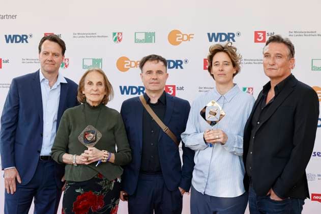 Gast, Gabriela Sperl, Thomas Wendrich, Pia Strietmann und Oliver Masucci bei der 61. Verleihung des Grimme Preises 2025 im Theater Marl. Marl, 04.04.2025