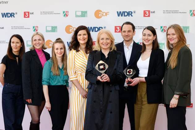 Sophie Averkamp, Maren Kroymann, Sebastian Colley und Maira Inselmann mit Team bei der 61. Verleihung des Grimme Preises 2025 im Theater Marl. Marl, 04.04.2025