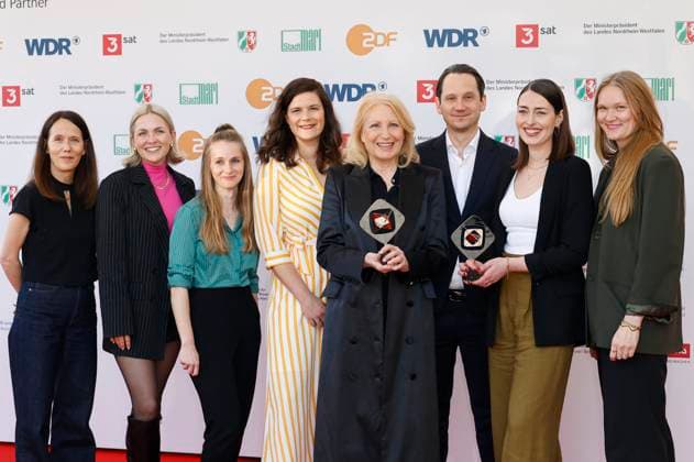 Sophie Averkamp, Maren Kroymann, Sebastian Colley und Maira Inselmann mit Team bei der 61. Verleihung des Grimme Preises 2025 im Theater Marl. Marl, 04.04.2025