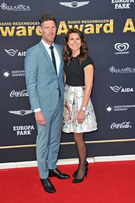 RADIO REGENBOGEN AWARD 2025. Nicolas und Ann-Kathrin Mack anläßlich der Verleihung des Medienpreises aus Baden-Württemberg Radio Regenbogen Award am 04.04.2025 im Europapark Rust. 20250404MWI034200