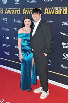 RADIO REGENBOGEN AWARD 2025. Isaak und Loreen Guderian anläßlich der Verleihung des Medienpreises aus Baden-Württemberg Radio Regenbogen Award am 04.04.2025 im Europapark Rust. 20250404MWI034205