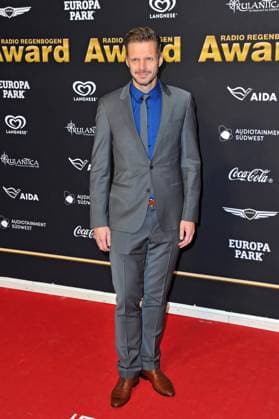 RADIO REGENBOGEN AWARD 2025. Florian Schroeder anläßlich der Verleihung des Medienpreises aus Baden-Württemberg Radio Regenbogen Award am 04.04.2025 im Europapark Rust. 20250404MWI034638