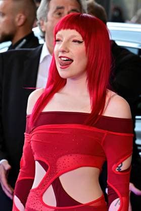RADIO REGENBOGEN AWARD 2025. Sophie Louise Scott ( Sophie and the Giants ) anläßlich der Verleihung des Medienpreises aus Baden-Württemberg Radio Regenbogen Award am 04.04.2025 im Europapark Rust. 20250404MWI034910