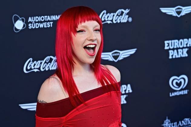 RADIO REGENBOGEN AWARD 2025. Sophie Louise Scott ( Sophie and the Giants ) anläßlich der Verleihung des Medienpreises aus Baden-Württemberg Radio Regenbogen Award am 04.04.2025 im Europapark Rust. 20250404MWI034941