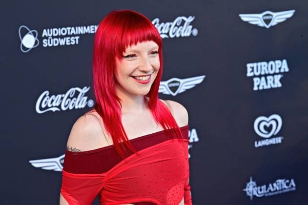 RADIO REGENBOGEN AWARD 2025. Sophie Louise Scott ( Sophie and the Giants ) anläßlich der Verleihung des Medienpreises aus Baden-Württemberg Radio Regenbogen Award am 04.04.2025 im Europapark Rust. 20250404MWI034945