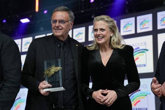 Radio Regenbogen Award 2025 Roland Mack, Barbara Schöneberger bei der Verleihung vom Radio Regenbogen Award 2025 im Europapark am 04.04.2025 in Rust. Rust Europa-Park Dome Baden-Württemberg