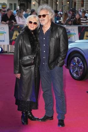 Radio Regenbogen Award 2025 Wolfgang Niedecken mit Ehefrau Tina Golemiewski bei der Verleihung vom Radio Regenbogen Award 2025 im Europapark am 04.04.2025 in Rust. Rust Europa-Park Dome Baden-Württemberg