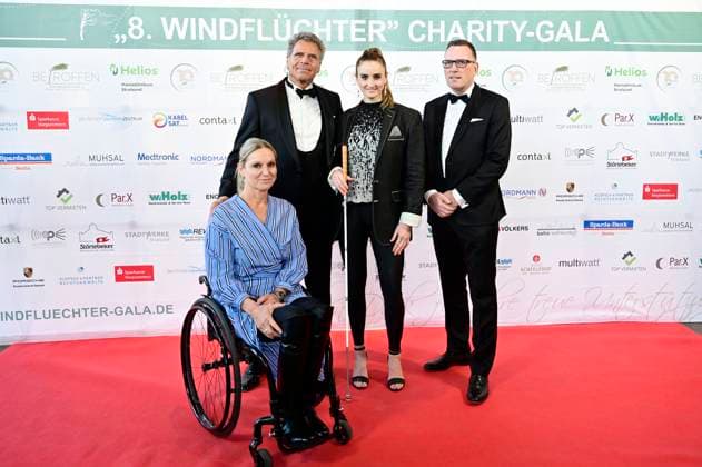 Entertainment Themen der Woche KW14 Entertainment Bilder des Tages Kirsten Bruhn, Matthias Birth, Elena Semechin und Thomas Knüppel bei der 8. Windflüchter Charity Gala 2025 zu Gunsten der Stiftung Betroffen˜ im Störtebeker Brauquartier. Stralsund, 05.04.2025 *** Kirsten Bruhn, Matthias Birth, Elena Semechin and Thomas Knüppel at the 8 Windflüchter Charity Gala 2025 in aid of the Betroffen˜ foundation in the Störtebeker Brauquartier Stralsund, 05 04 2025 Foto:xM.xWehnertx xFuturexImagex windfluechter_5440