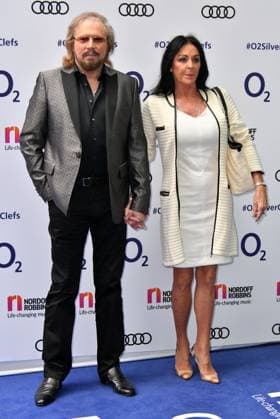Nordoff Robbins O2 Silver Clef Awards LONDON, ENGLAND - JULY 01: Barry Gibb, Linda Gibb at Annual fundraiser recognising the best in music, in aid of charity Nordoff Robbins, at Grosvenor House, London CAP JOR JOR London Greater London Great Britain Copyright: xNilsxJorgensen CapitalxPicturesx