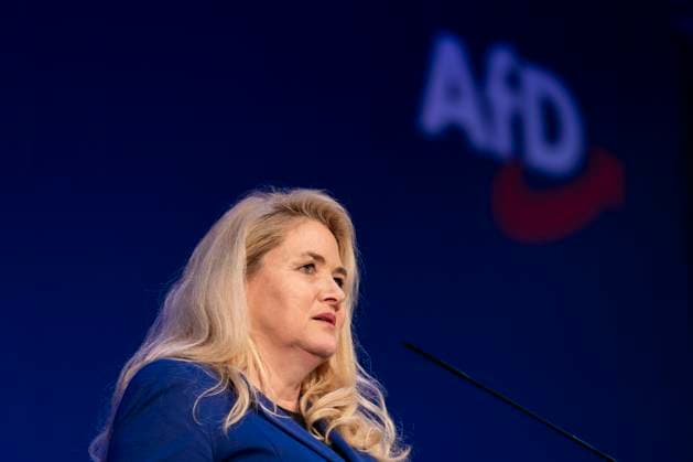 AfD Landesparteitag Berlin Kristin Brinker, Landesvorsitzende der AfD Berlin, hält eine Rede auf dem AfD Landesparteitag Berlin in Jüterbog am 06.04.2025 *** AfD Berlin state party conference Kristin Brinker, state chairwoman of the AfD Berlin, gives a speech at the AfD Berlin state party conference in Jüterbog on 06 04 2025 Copyright: xEVENTPRESSxJeremyxKnowlesx
