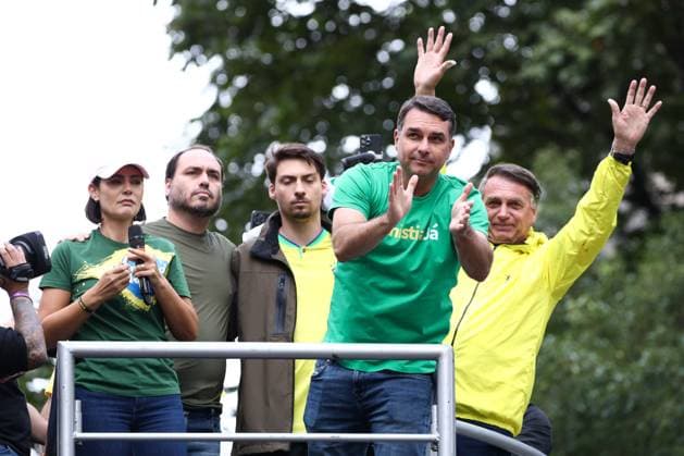 Pro-amnesty rally for those imprisoned over the January 8 events in Sao Paulo. Former president, Jair Bolsonaro (PL) together with his sons, Senator Flavio Bolsonaro (PL) and councilors, Renan Bolsonaro (PL) and Carlos Bolsonaro (PL) and former first lady, Michelle Bolsonaro during the pro-amnesty act for those arrested on January 8, on Avenida Paulista, central region of Sao Paulo, this Sunday, the 6th. SoO PAULO SoO PAULO Brazil Copyright: xMarinaxUezimax