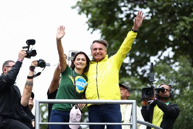 News Themen der Woche KW14 News Bilder des Tages Pro-amnesty rally for those imprisoned over the January 8 events in Sao Paulo. Former First Lady Michelle Bolsonaro (PL) and former president Jair Bolsonaro during the pro-amnesty rally for those imprisoned over the January 8 events, on Paulista Avenue, in downtown Sao Paulo, this Sunday, April 6. SoO PAULO SoO PAULO Brazil Copyright: xMarinaxUezimax
