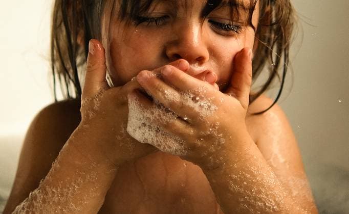 Creative Highlights Symbolfotos toddler boy in bubble bath San Miguel de Allende, Guanajuato, Mexico CR_WDJM250404-1676472-01 ,model released, Symbolfoto