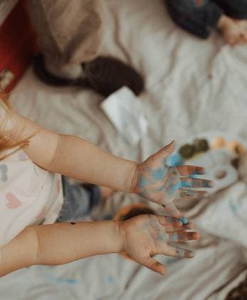 Creative Highlights Symbolfotos Child s paint covered hands showing upward Zebulon, North Carolina, United States R_XMBF250405A-1695267-01 ,model released, Symbolfoto
