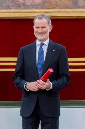 The King presents the V edition of the National Statistics Award King Felipe VI enters the V edition of the National Statistics Award to the professor in the area of Statistics and Operations Research of the Polytechnic University of Madrid, María Concepción Bielza, at the Royal Academy of Exact, Physical and Natural Sciences, on April 7, 2025, in Madrid Spain The National Statistics Institute INE recognizes the work of María Concepción Bielza with the V edition of the National Statistics Award for the quality and impact of her scientific contributions in the field of statistics with her work on machine learning and artificial intelligence 07 APRIL 2025 PREMIOS REALEZA REY DE ESPAÑA Madrid Madrid Madrid Espana  Copyright: xAlbertoxOrtegax 6630032