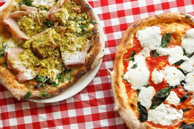 top view margherita and burrata pizza Model Released DondykRiga_ID27639_793736_005 Copyright: xWILLIAMxDONDYKxYxLORENAxRIGAxMONx