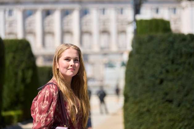 Bilder des Jahres 2025, Entertainment 04 April Entertainment Bilder des Tages Catharina-Amalia, Princess of Orange attends the inauguration of her tulip garden for Madrid Catharina-Amalia, Princess of Orange attends the inauguration of her tulip garden for Madrid at Plaza de Oriente on April 7, 2025 in Madrid, Spain Princess of Orange presents the city of Madrid and its inhabitants with a tulip garden. With it she would like to thank all those who have made her stay in the city possible, during a period of special circumstances. Photo by IMAGO MPG Madrid Plaza de Oriente Madrid Spain  Copyright: xMPGx