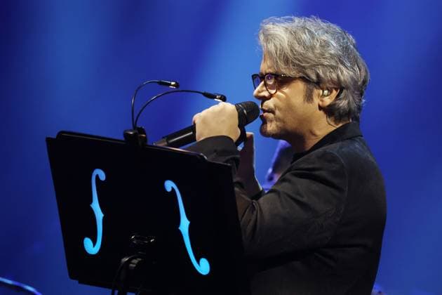 Entertainment Themen der Woche KW15 Entertainment Bilder des Tages Samuele Bersani & Orchestra Samuele Bersani s voice and songs blend with the magic of 36 Orchestra elements. In the photo Samuele Bersani  Copyright: xMBTargetx xipa-agency.netx xMBTargetx IPA_Agency_IPA56242938