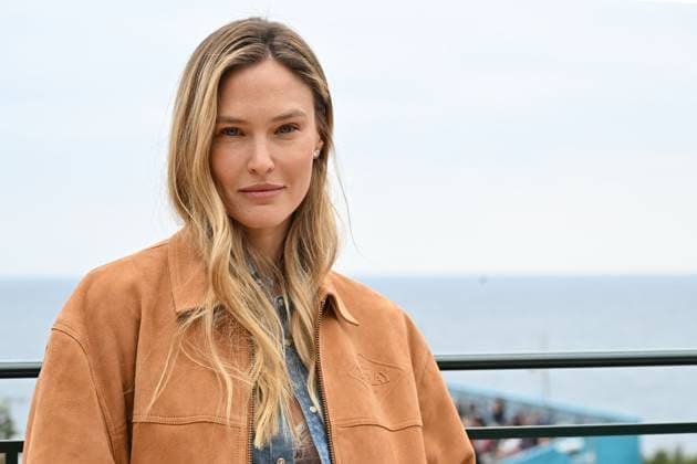 Bilder des Jahres 2025, Entertainment 04 April Entertainment Themen der Woche KW15 Entertainment Bilder des Tages Bar Refaeli and her husband Adi Ezra attend the 118th Rolex Monte Carlo Masters, at the Monte Carlo Country Club in Roquebrune Cap Martin Bar Refaeli, the Israeli actress and supermodel, during the 118th Rolex Monte Carlo Masters, at the Monte Carlo Country Club in Roquebrune Cap Martin, le 7 avril 2025 The tennis tournament runs from April 5 to 13, 2025 Bruno Bebert Bestimage Israeli actress and supermodel Bar Refaeli and her husband Adi Ezra during the 118th Rolex Monte Carlo Masters at the Monte Carlo Country Club in Roquebrune Cap Martin on April 7, 2025 The tennis tournament runs from April 5 to 13, 2025 Roquebrune Cap Martin France  Copyright: xBrunoxBebertx xBestimagexBrunoxBebertx xBestimagex