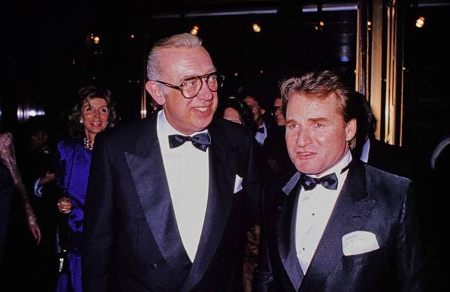 Goldene Kamera 1980, Verleihung am 19. Februar 1981 in Berlin, die beiden Preisträger bei der Veranstaltung: Horst Tappert wurde als Beliebtester Krimiheld ausgezeichnet in der ZDF Krimiserie: Derrick, Fritz Wepper erhielt die Auszeichnung Teamkamera für 157 Assistentenrollen in Derrick. Copyright: HartwigxValdmanis Nur redaktionelle Nutzung. Editorial usage only. VAL_7205004640