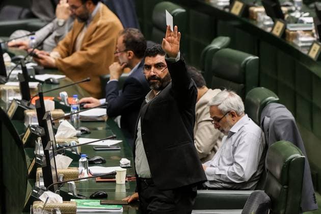 News Themen der Woche KW15 News Bilder des Tages April 8, 2025, Tehran, Iran: Iranian lawmakers attend an open session in parliament. Tehran Iran - ZUMAi98_ 20250408_zih_i98_003 Copyright: xIcanax