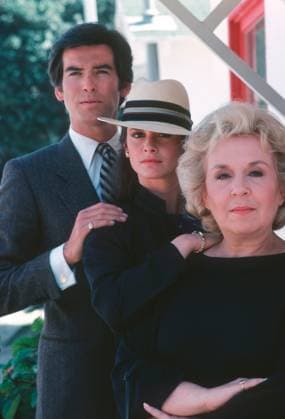 Studio Publicity Still from Remington Steele Pierce Brosnan,Stephanie Zimbalist,Doris Roberts 1984 File reference 34824-1459THA Los Angeles CA  348241459THA
