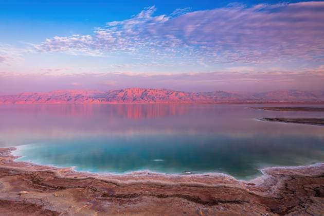 News Themen der Woche KW15 Creative Highlights World News Bilder des Tages Landscape of the Dead Sea at sunset, Israel. View of Jordan on the other side of the Dead Sea at sunset Israel *** Landschaft des Toten Meeres bei Sonnenuntergang, Israel Blick auf Jordanien auf der anderen Seite des Toten Meeres bei Sonnenuntergang Israel Copyright: xx