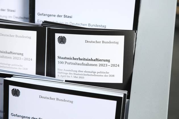 Ausstellungseröffnung Staatssicherheitsinhaftierung Porträt 2023 - 2024 in Berlin Berlin, 8.4..2025 Bilder der Aussellung bei der Ausstellungseröffnung Staatssicherheitsinhaftierung Porträt 2023 - 2024 im Paul-Löbe-Haus in Berlin Berlin Deutschland Copyright: xMatthiasxGränzdörferx