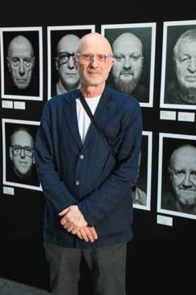 Ausstellungseröffnung Staatssicherheitsinhaftierung Porträt 2023 - 2024 in Berlin Berlin, 8.4..2025 Fotograf AndrÃ Wagenzik bei der Ausstellungseröffnung Staatssicherheitsinhaftierung Porträt 2023 - 2024 im Paul-Löbe-Haus in Berlin Berlin Deutschland Copyright: xMatthiasxGränzdörferx