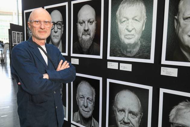 Ausstellungseröffnung Staatssicherheitsinhaftierung Porträt 2023 - 2024 in Berlin Berlin, 8.4..2025 Fotograf AndrÃ Wagenzik bei der Ausstellungseröffnung Staatssicherheitsinhaftierung Porträt 2023 - 2024 im Paul-Löbe-Haus in Berlin Berlin Deutschland Copyright: xMatthiasxGränzdörferx