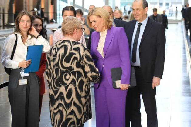 Ausstellungseröffnung Staatssicherheitsinhaftierung Porträt 2023 - 2024 in Berlin Berlin, 8.4..2025 SED-Opferbeauftragte des Bundestages, Evelyn Zupke und Bundestagspräsidentin Julia Klöckner bei der Ausstellungseröffnung Staatssicherheitsinhaftierung Porträt 2023 - 2024 im Paul-Löbe-Haus in Berlin Berlin Deutschland Copyright: xMatthiasxGränzdörferx