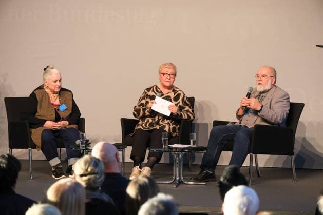 Ausstellungseröffnung Staatssicherheitsinhaftierung Porträt 2023 - 2024 in Berlin Berlin, 8.4..2025 Edda Schönherz, Alexander Latotzky und SED-Opferbeauftragte des Bundestages, Evelyn Zupkebei der Ausstellungseröffnung Staatssicherheitsinhaftierung Porträt 2023 - 2024 im Paul-Löbe-Haus in Berlin Berlin Deutschland Copyright: xMatthiasxGränzdörferx