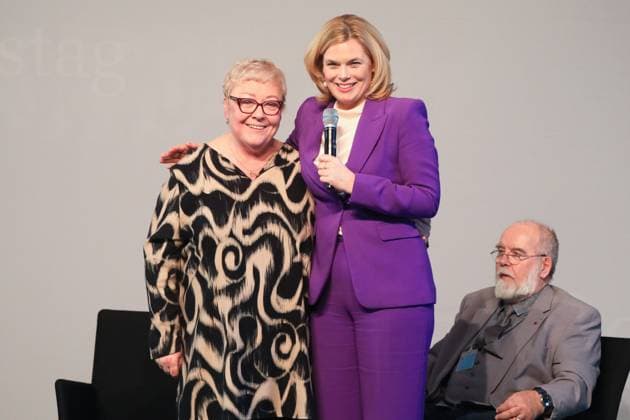 Ausstellungseröffnung Staatssicherheitsinhaftierung Porträt 2023 - 2024 in Berlin Berlin, 8.4..2025 SED-Opferbeauftragte des Bundestages, Evelyn Zupke und Bundestagspräsidentin Julia Klöckner bei der Ausstellungseröffnung Staatssicherheitsinhaftierung Porträt 2023 - 2024 im Paul-Löbe-Haus in Berlin Berlin Deutschland Copyright: xMatthiasxGränzdörferx