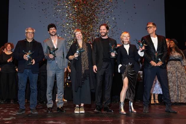 Preisverleihung - B.Z.-Kulturpreis Mohammad Rasoulof, Ersan Mondtag, Jenny Erpenbeck, Daniel Brühl, Cornelia Schleime und Michi Beck beim B.Z.-Kulturpreis 2025 im Theater am Potsdamer Platz am 08.04.2025 in Berlin. Copyright: xEventpressxKochanx