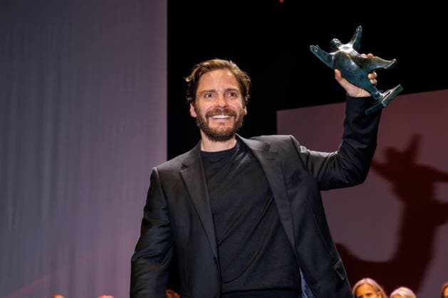Preisverleihung - B.Z.-Kulturpreis Daniel Brühl beim B.Z.-Kulturpreis 2025 im Theater am Potsdamer Platz am 08.04.2025 in Berlin. Copyright: xEventpressxKochanx
