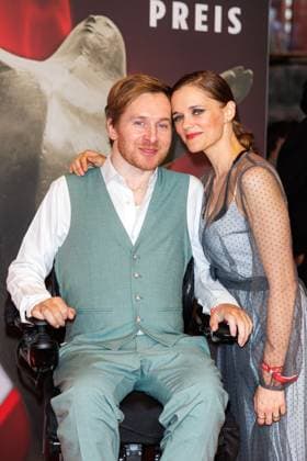 Preisverleihung - B.Z.-Kulturpreis Samuel Koch und Sarah Elena Timpe beim B.Z.-Kulturpreis 2025 im Theater am Potsdamer Platz am 08.04.2025 in Berlin. Copyright: xEventpressxKochanx