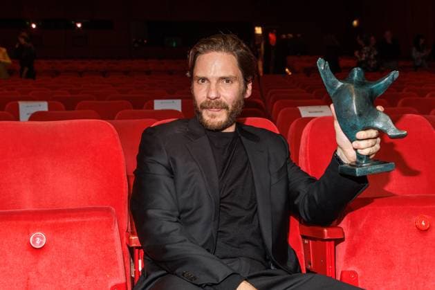 Preisverleihung - B.Z.-Kulturpreis Daniel Brühl beim B.Z.-Kulturpreis 2025 im Theater am Potsdamer Platz am 08.04.2025 in Berlin. Copyright: xEventpressxKochanx