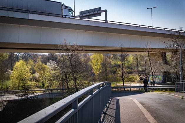 Berlin Charlottenburg-Wilmersdorf, Charlottenburg-Nord; Rudolf-Wissell-Brücke, Stadtautobahn, Stadtring BAB A 100, Brücke über Schleuse Charlottenburg sowie die Spree - 09.04.2025 Berlin