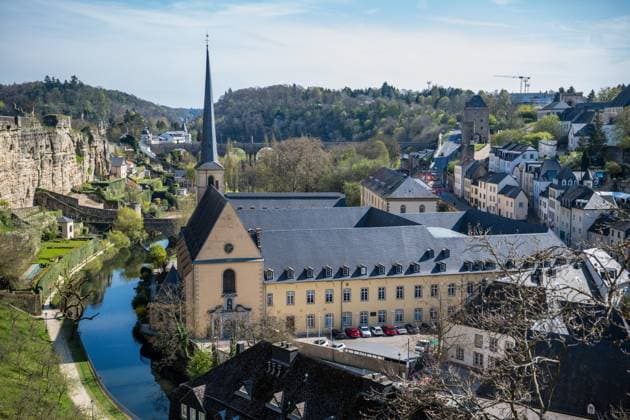 Luxemburg - Blick von der Chemin de la Corniche auf den Abtei Neumünster NeimÃ«nster und die Kasematten *** Luxembourg View from the Chemin de la Corniche to the Neumünster Abbey NeimÃ nster and the casemates