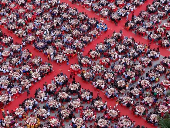 Entertainment Themen der Woche KW15 News Bilder des Tages 2025 Hundred Feast NANNING, CHINA - APRIL 9, 2025 - A large number of residents celebrate the Huapo Festival at the 2025 Hundred feast in Pumiao town, Yongning district, Nanning, South China s Guangxi Zhuang autonomous region on April 9, 2025. Nanning Guangxi China  Copyright: xCFOTOx i1744255306461