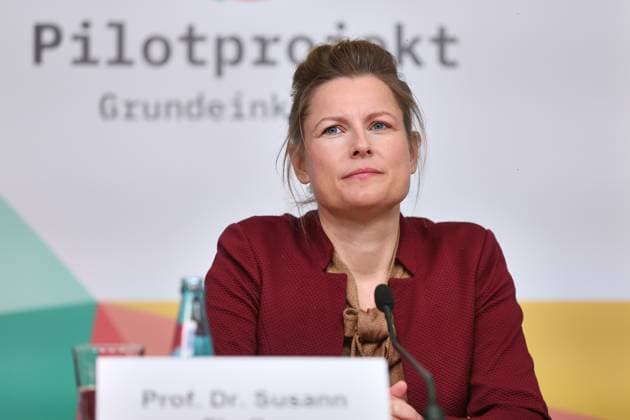 News Themen der Woche KW15 News Bilder des Tages Berlin, Deutschland, 09.04.2025: Haus der Bundespressekonferenz: Pressekonferenz: Pilotprojekt Grundeinkommen Ergebnispräsentation der ersten wissenschaftl. Langzeitstudie zum Grundeinkommen in DE: Susann Fiedler, Forscherin *** Berlin, Germany, 09 04 2025 Haus der Bundespressekonferenz Press conference Basic income pilot project Presentation of the results of the first long-term scientific study on basic income in DE Susann Fiedler, researcher Copyright: xdtsxNachrichtenagenturx dts_64134